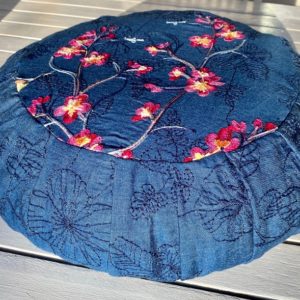 axellou-creation-zafu-cerisier-brodé-yoga-fait-main-en-france(3)