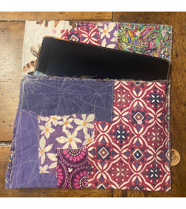 axellou-creation-pochette-destructurée-tablette-violette-fait-main-en-france(1)