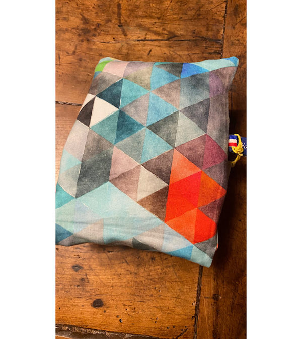 axelloucreation-bien-etre-bouillote-triangle-bleu-3c-fait-main-en-france(2)